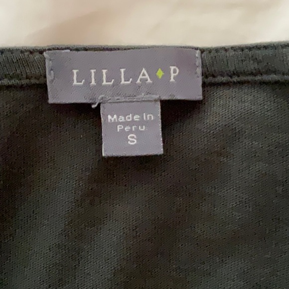 Beautiful green top.very flattering. - Picture 5 of 6